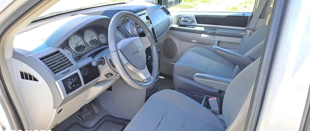 Chrysler Town &amp; Country cena 24900 przebieg: 213500, rok produkcji 2010 z Bochnia małe 67